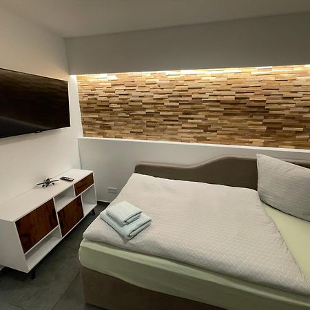 Aviators Guest House - Premium Room Strausberg Bagian luar foto