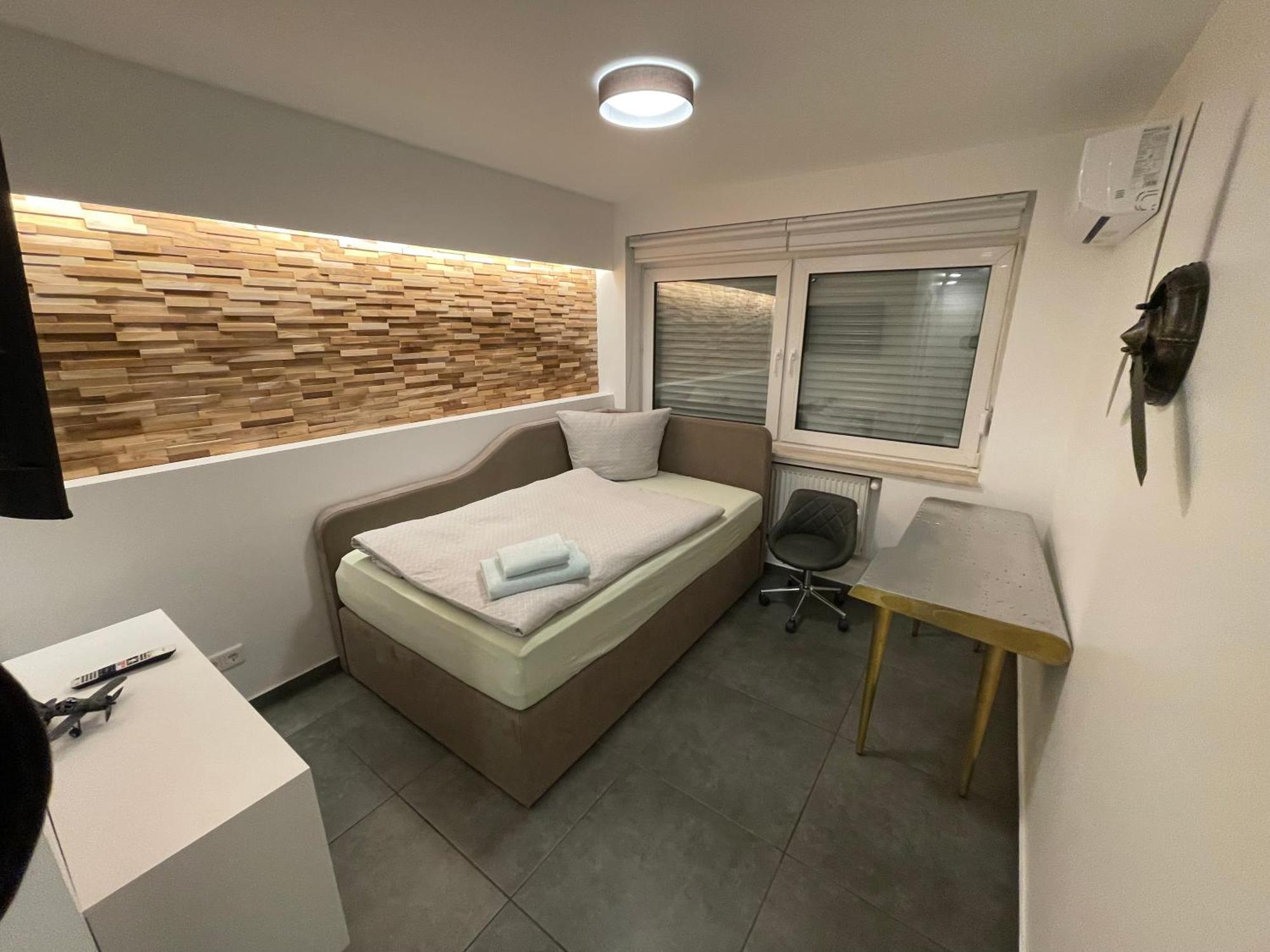 Aviators Guest House - Premium Room Strausberg Bagian luar foto