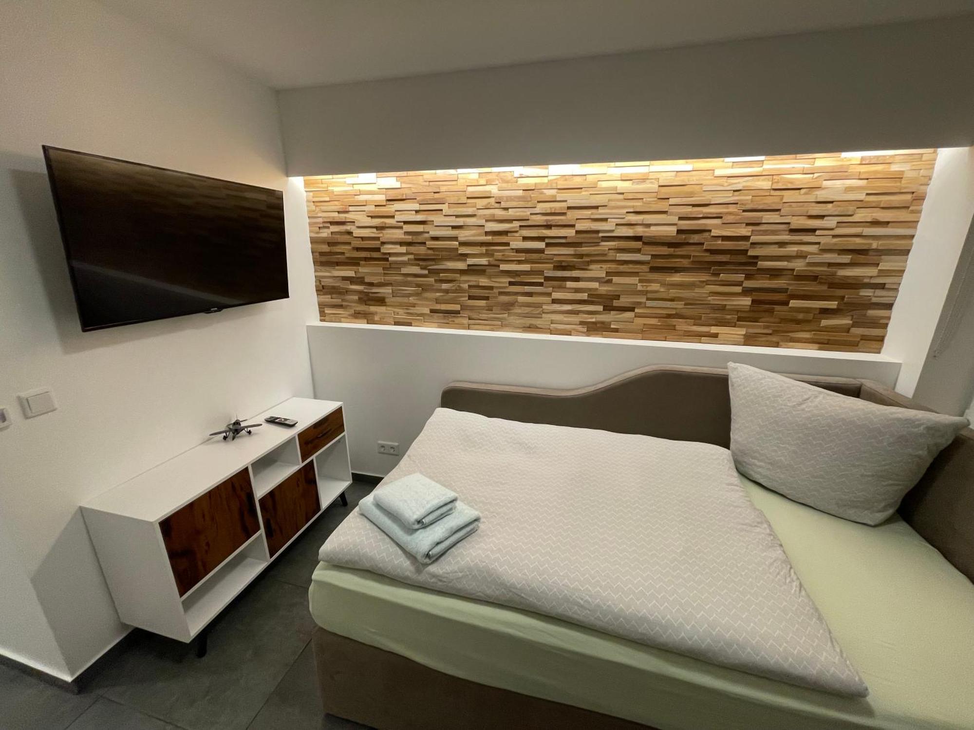 Aviators Guest House - Premium Room Strausberg Bagian luar foto